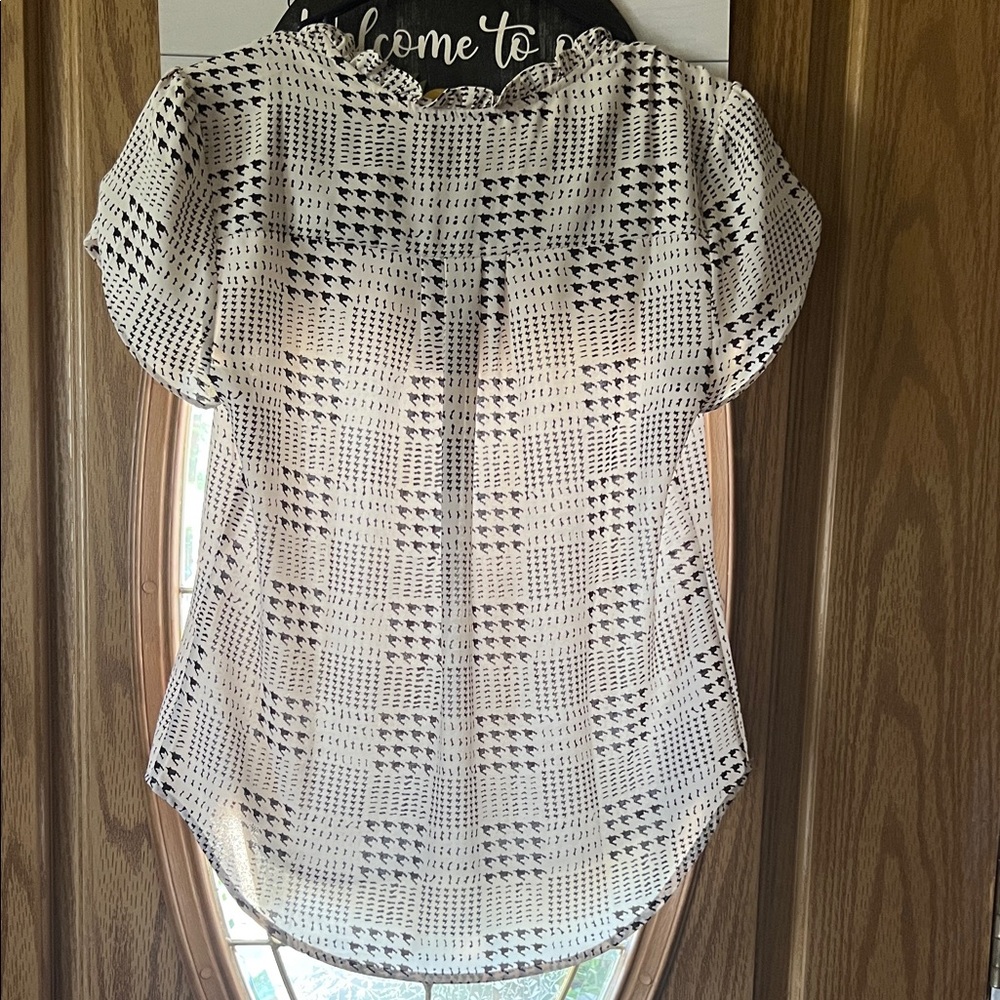41 Hawthorn Monochrome Patterned Blouse - Picture 4 of 4